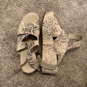 Cute wrap around wedges size 9